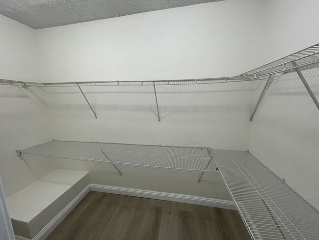 Building Photo - Beautiful 3-Bed/3-Bath Van Nuys Condo – Sp...