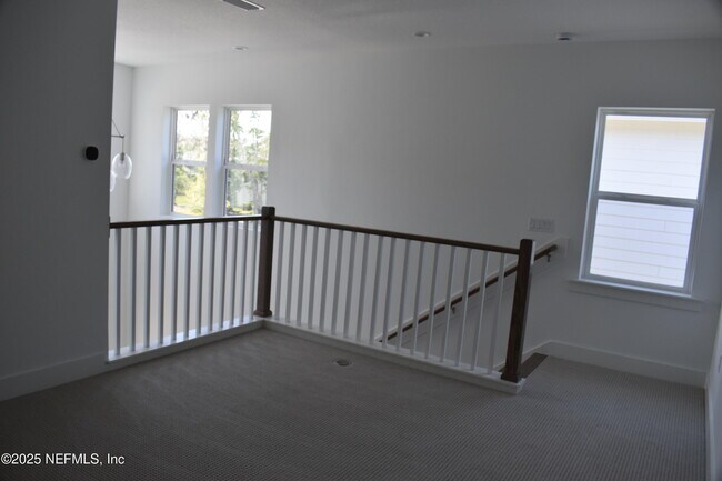 Building Photo - 33 Oakmoss Dr