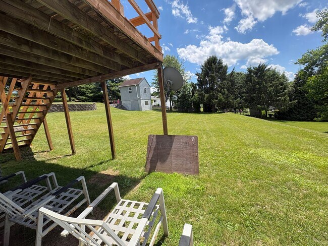 Building Photo - 3 Bedroom 1.5 Bathroom House Available in Dillsburg!