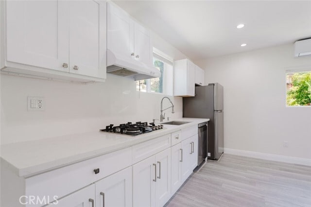 Building Photo - 4207 Canoga Dr