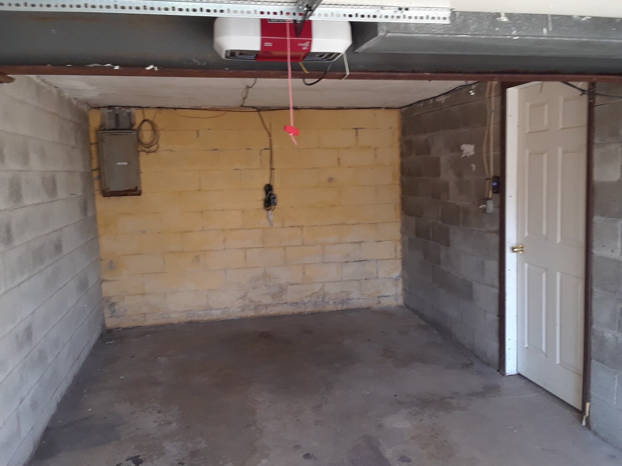 Large integral garage - 3830 Lebanon Church Rd