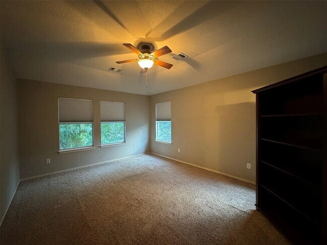 Building Photo - "Charming 3-Bedroom Retreat in Kyle, TX with Spacious Living and Modern Comforts!"