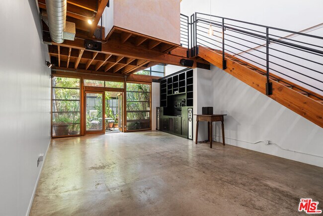 Building Photo - 1130 5th Ave