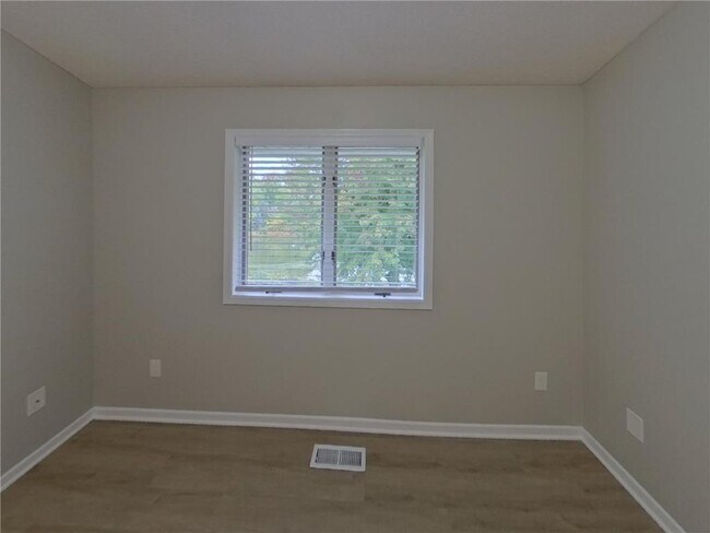 Building Photo - 4448 Hamilton Dr