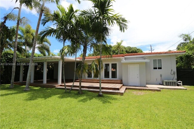 Building Photo - 2436 SW 19th Ave