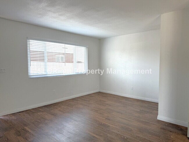 Building Photo - AVAILABLE Now - 2 Bedroom, 1 Bath Grover Beach Apartment