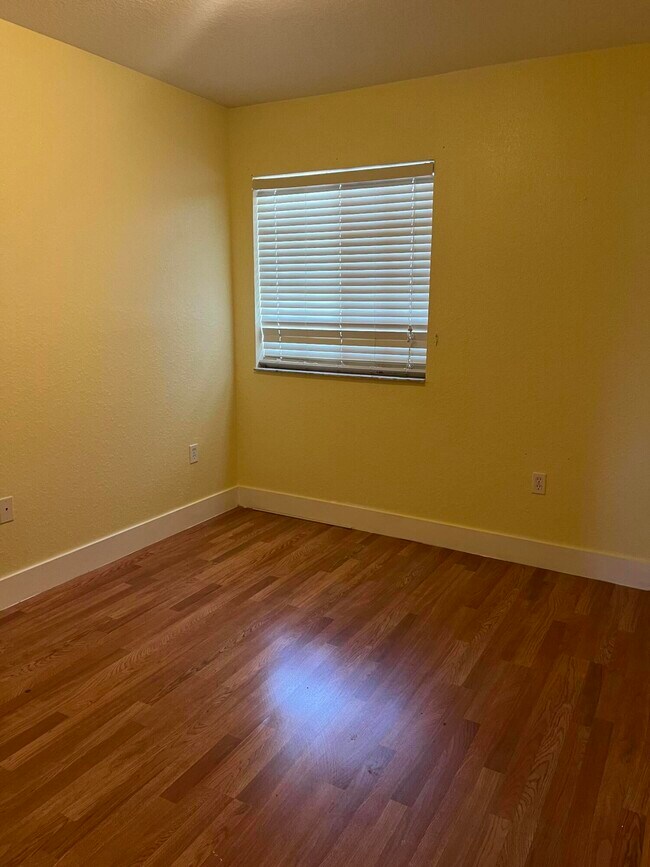 Building Photo - 4113 Napoli Lake Dr