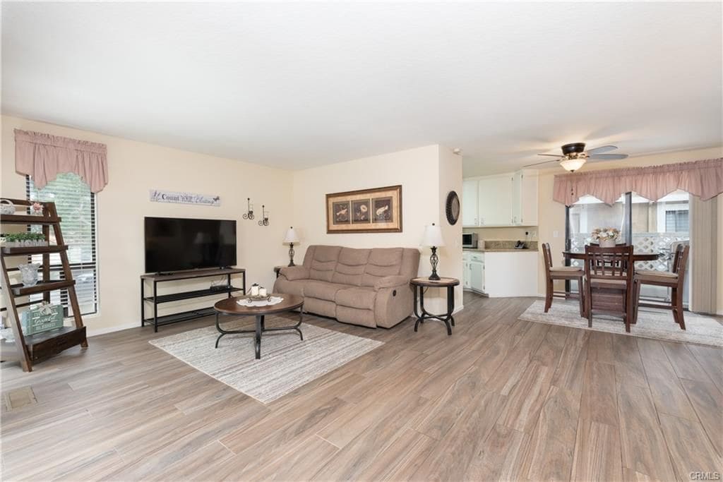 Building Photo - 160 S Seneca Cir