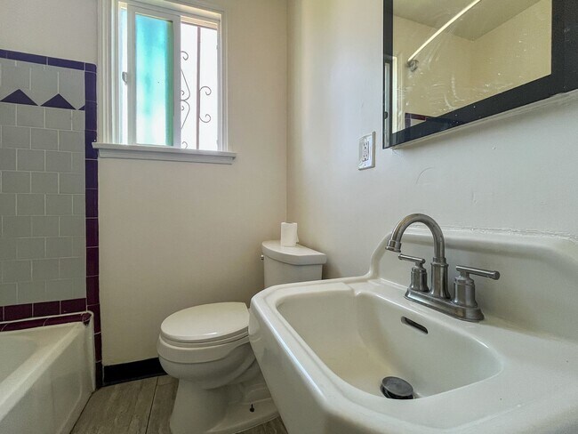 Building Photo - 3401 W 84th Pl