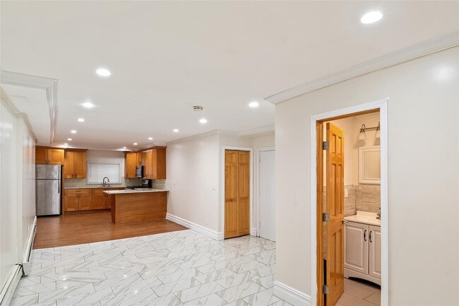 Building Photo - 4392 Carpenter Ave