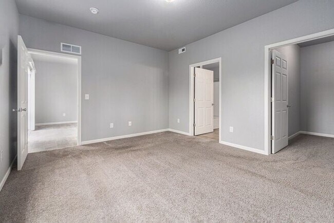 Building Photo - 5499 E Karen Ct