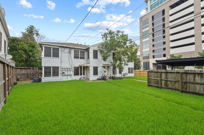 Building Photo - 2003 McClendon St