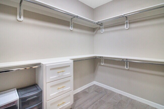 Building Photo - "Luxurious 4-Bed Oasis with Pool & 3.5 Baths in McAllen's Prime Locale!"