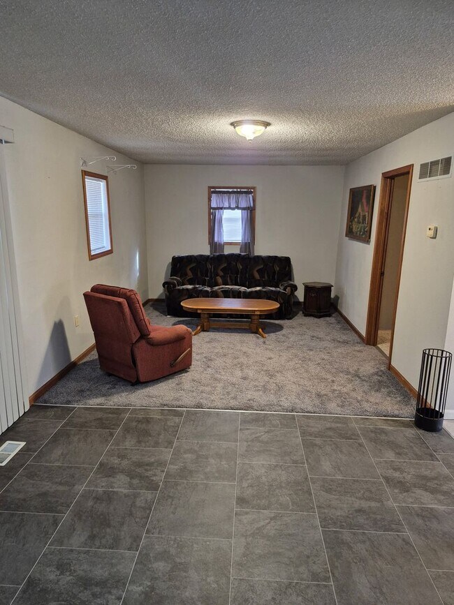 Building Photo - 3 Bedroom Home in Gravois Mill