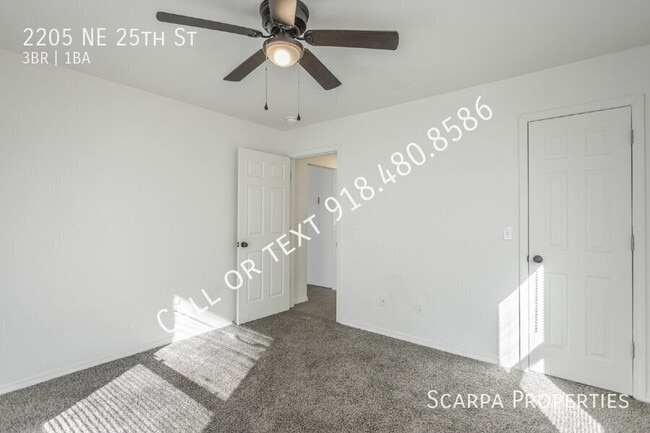 Building Photo - 2205 NE 25th St