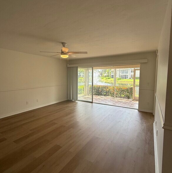 Building Photo - 9836 Luna Cir