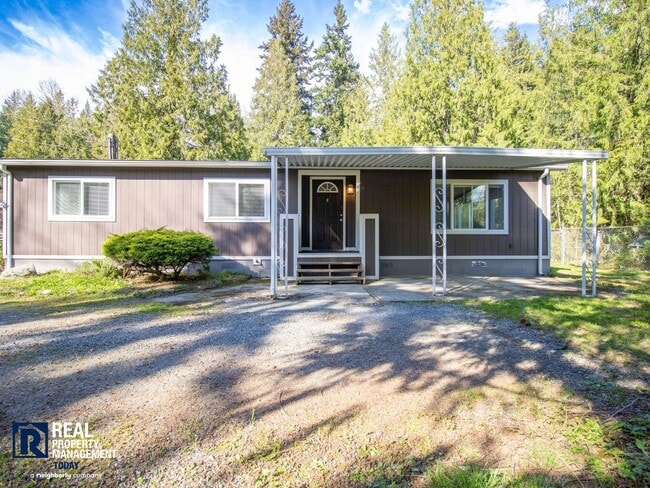 Building Photo - 2 Bed / 2 Bath Home with 4-Car Garage, Large Yard & RV Parking in Graham!