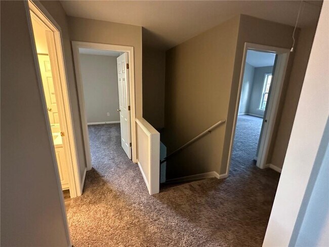Building Photo - 6345 Turfway Dr