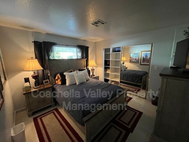 Building Photo - 421 S Paseo Laredo