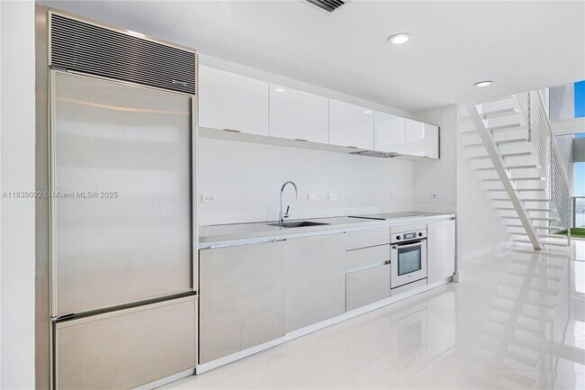 Building Photo - 1040 Biscayne Blvd
