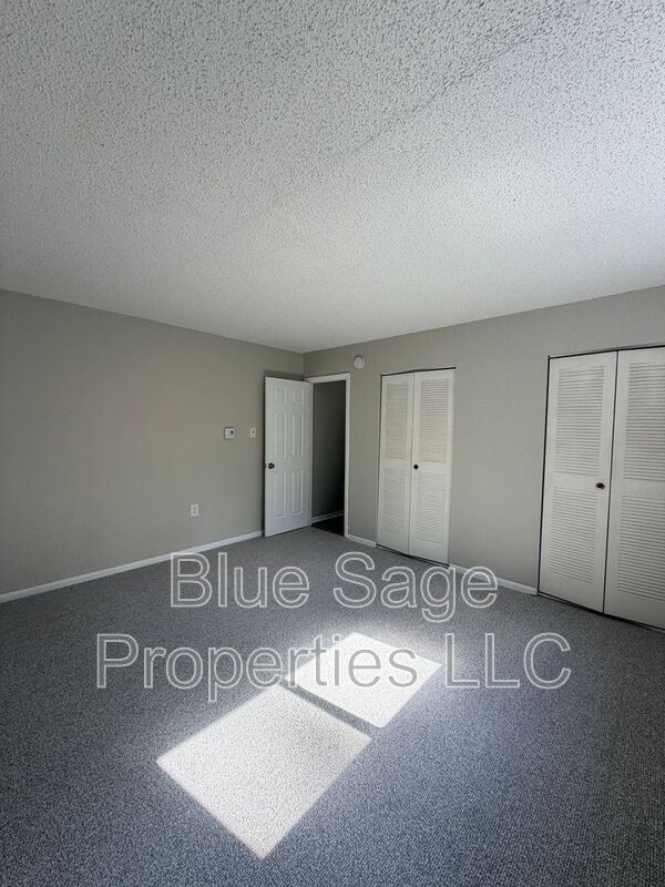 Building Photo - 400 Glendale Rd