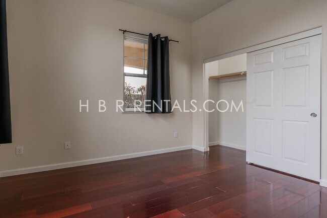 Building Photo - 1582 Peony Dr