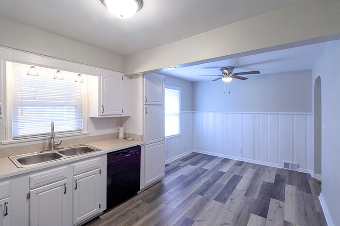 Building Photo - 4801 Oak Park Dr