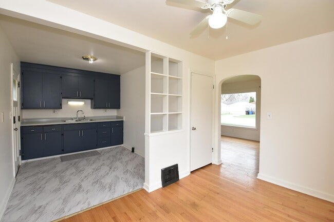 Building Photo - 3115 Lasalle St