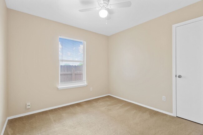 Building Photo - 3 Bedroom/2 Bath Meadow Brook Subdivision