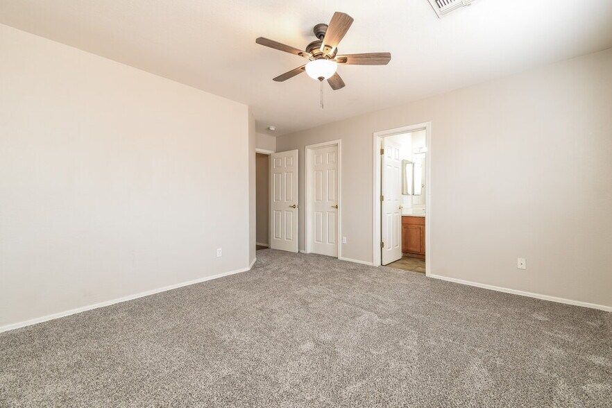 Building Photo - 8706 E Capri Ave