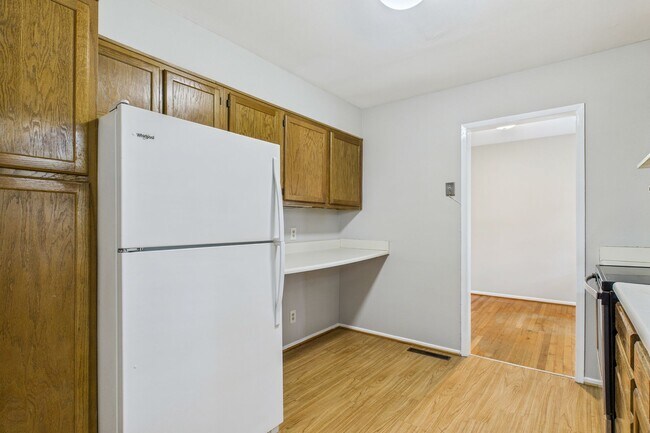 Building Photo - NW Brick Home in the Desirable Guilford Hi...