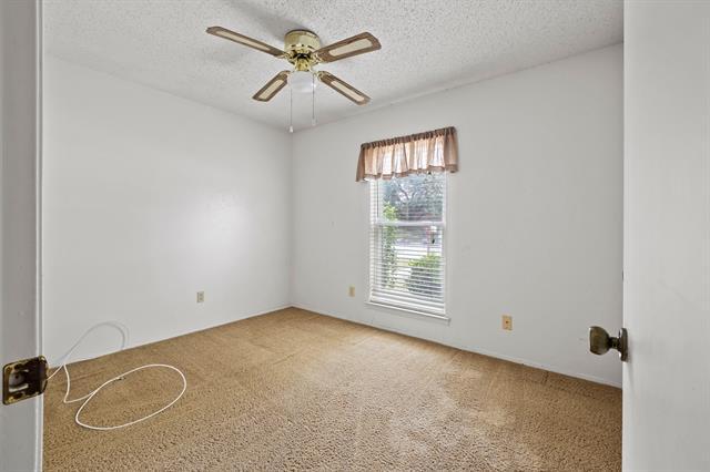 Building Photo - 2219 Greenvalley Dr