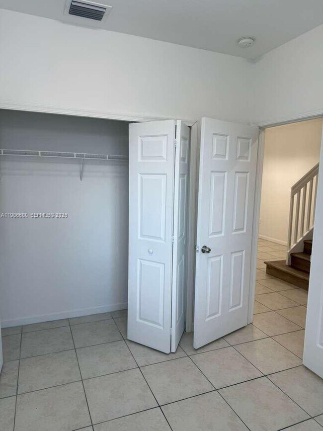 Building Photo - 2470 SE 15th Pl