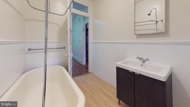 Building Photo - 728 Rock Creek Church Rd NW