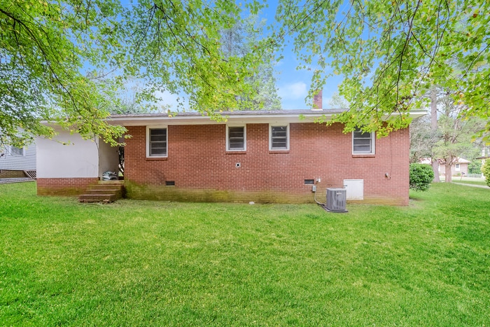 Building Photo - 10 Dearr Dr