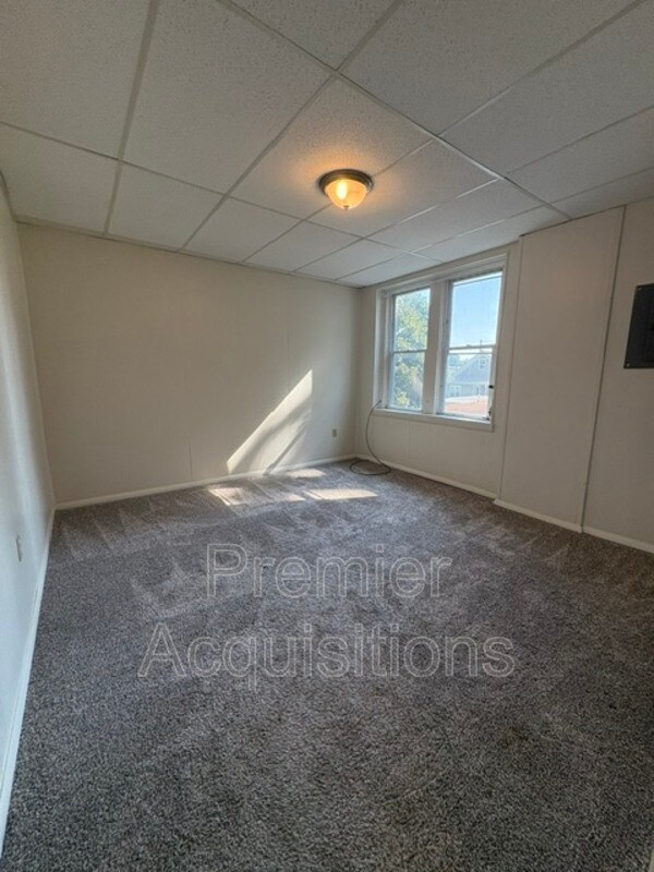 Building Photo - 609 W Mather St