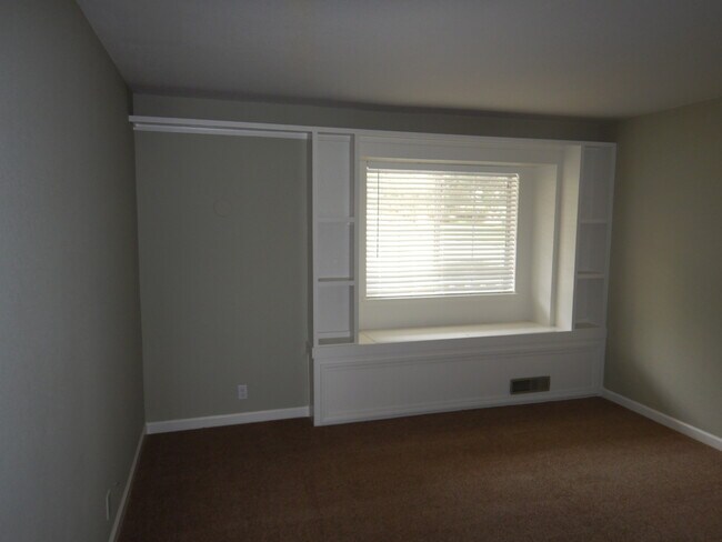 Building Photo - Panoramic Views from Caughlin Ranch