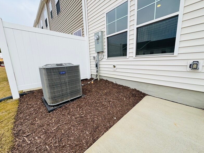 Building Photo - 66 Florida St