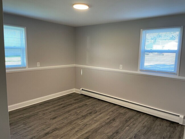 Building Photo - Charming 1 Bed / 1 Bath Ground Floor Unit in the Heart of Allendale