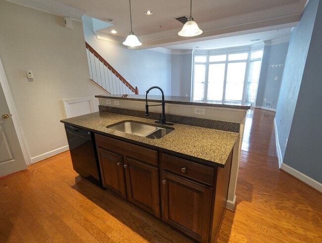 Building Photo - Two level condo in URBANA School District ...
