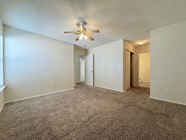 Building Photo - East El Paso 3 bed/2 Bath