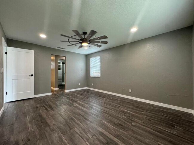 Building Photo - 3/2 Ormond Beach Pool Home