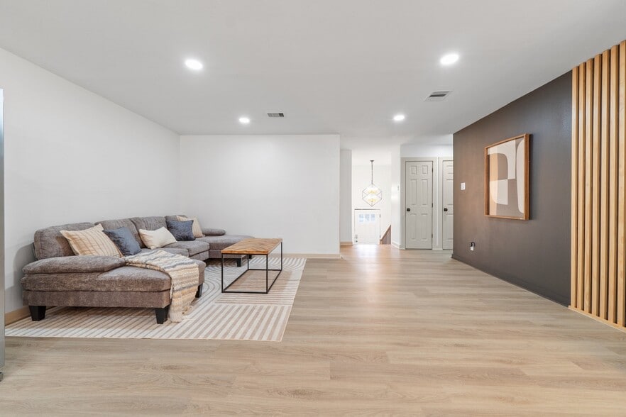 Building Photo - 5515 Cannonway Dr