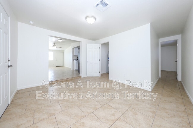 Building Photo - 2012 S Beverly Ave