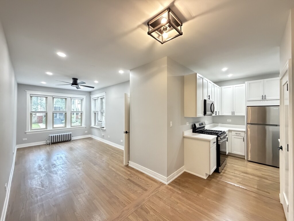 Building Photo - 5452 N Paulina St