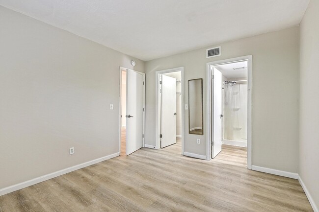 Building Photo - 2162 Bees Ferry Rd