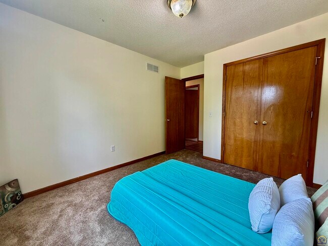 Building Photo - 33124 W 87th Terrace