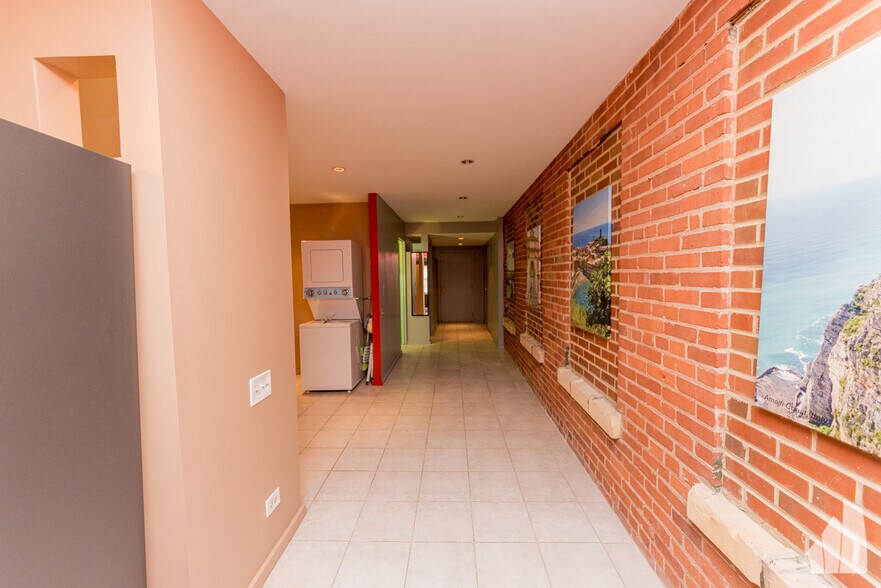 Building Photo - 40 E 9th St