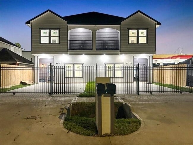 Building Photo - 4429 Sterling St