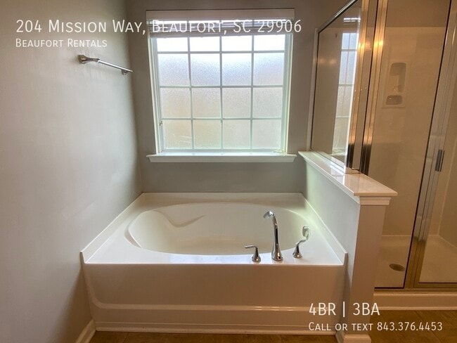 Building Photo - 204 Mission Way